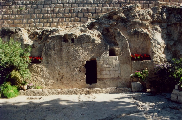 The Garden Tomb (2008 photo, Phillip Benshmuel, Wikimedia Commons)